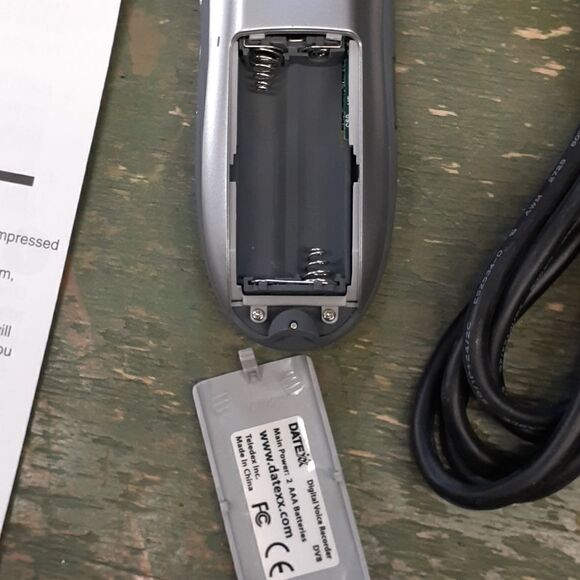 DateXX DV8 (16 MB, 7 Hours) Handheld Digital Voice Recorder - Picture 7 of 7